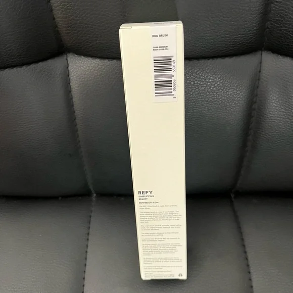 NWT REFY Dual-Ended Makeup Brush - Picture 3 of 3